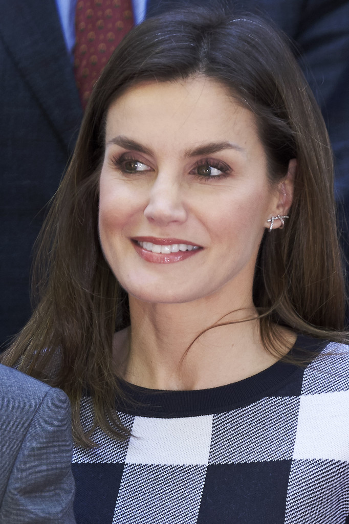 Queen Letizia visits a traditional Students Residence (Residencia de ...