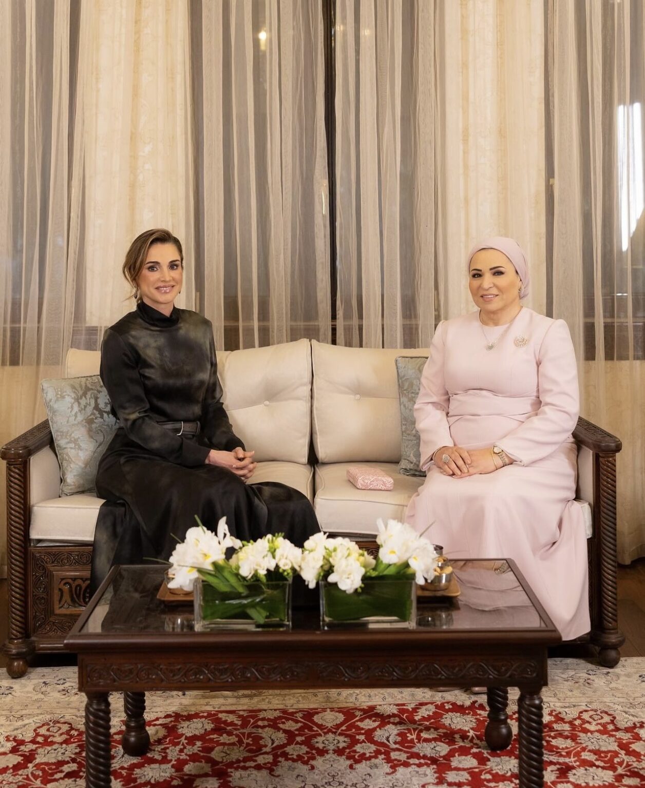 Queen Rania Met With Mrs. Entissar El Sisi, Wife Of Egyptian President ...